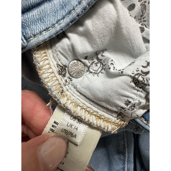 We The Free Women's Flare Leg Button Fly Raw Hem Denim Jeans, Size 30, EUC - Picture 6 of 7